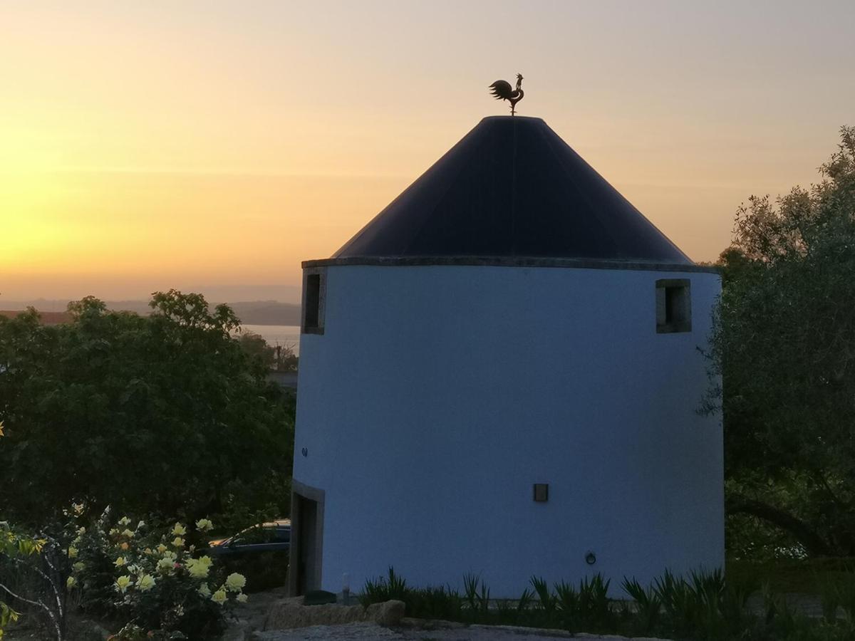 Ola Belem! Cozy Windmill, Stunning Views To Lisboa Bed and Breakfast Caparica Εξωτερικό φωτογραφία