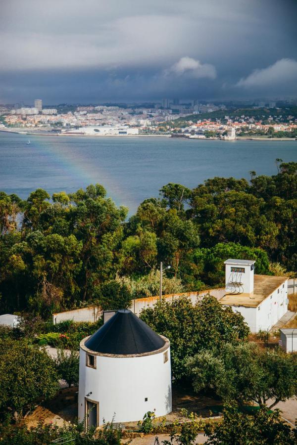 Ola Belem! Cozy Windmill, Stunning Views To Lisboa Bed and Breakfast Caparica Εξωτερικό φωτογραφία